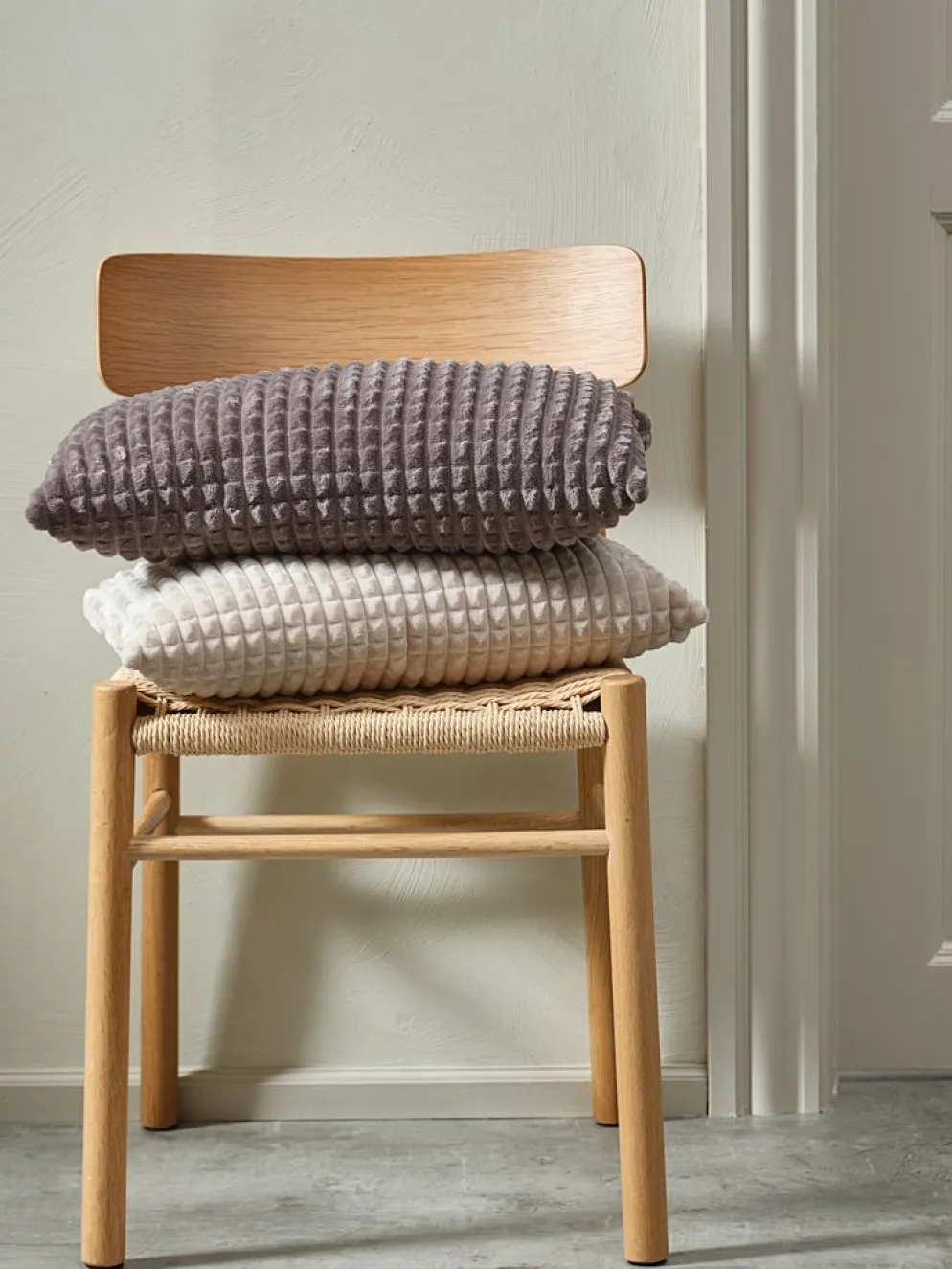 HAGTORNCoussin HAGTORN 30x50 gris