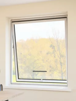 NYORDMoustiquaire NYORD 130x150 a/fermeture fenêtre assorti