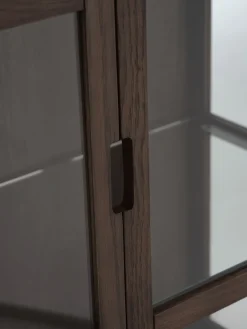 VESTERBYVitrine VESTERBY bas 2 portes chêne foncé